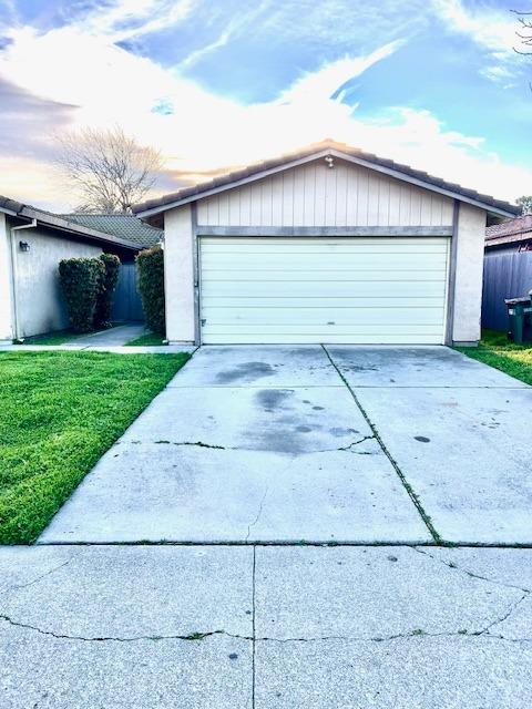Detail Gallery Image 1 of 21 For 9019 Fox Creek Dr, Stockton,  CA 95210 - 2 Beds | 2 Baths