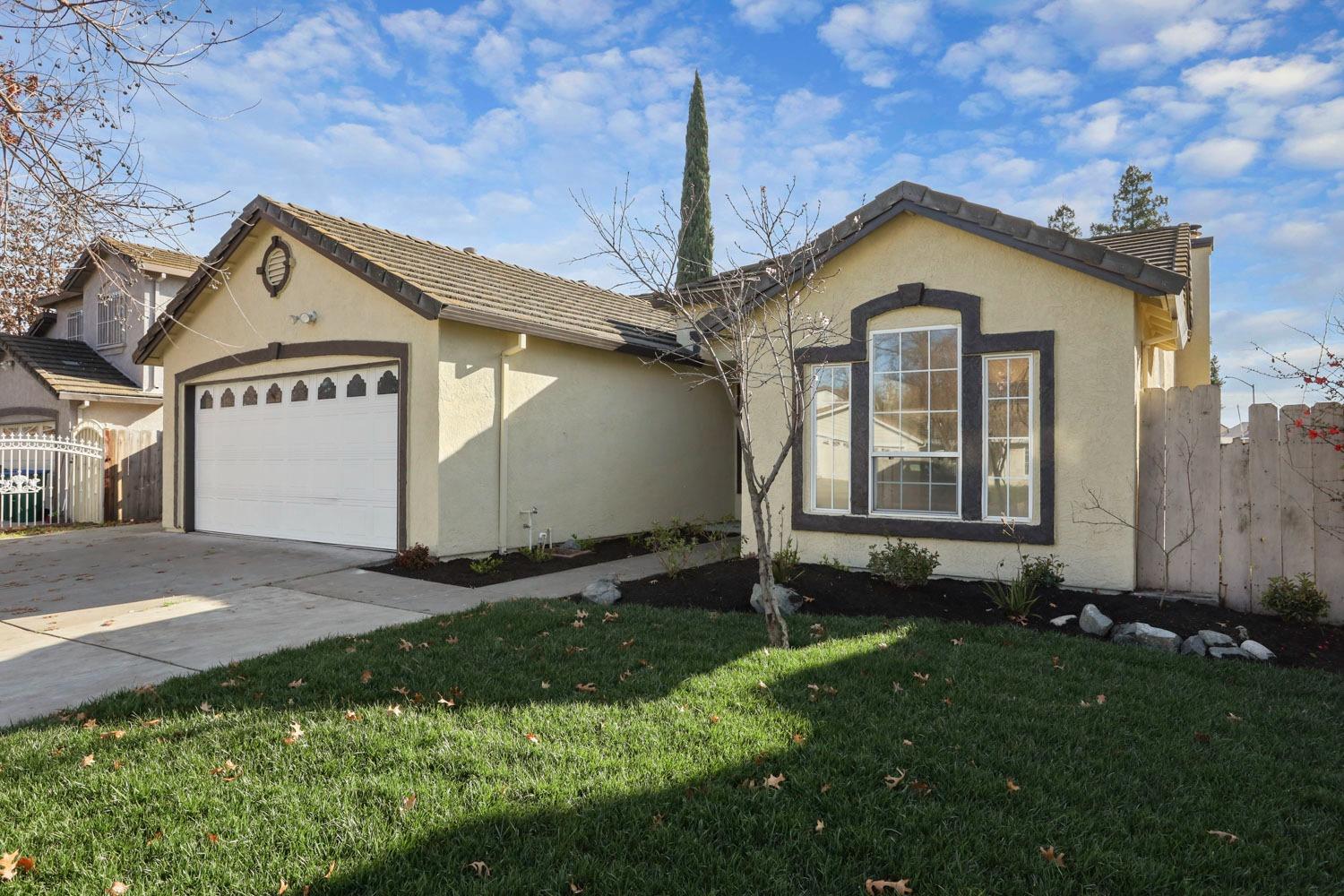 Detail Gallery Image 4 of 44 For 5449 Governor Cir, Stockton,  CA 95210 - 4 Beds | 2 Baths