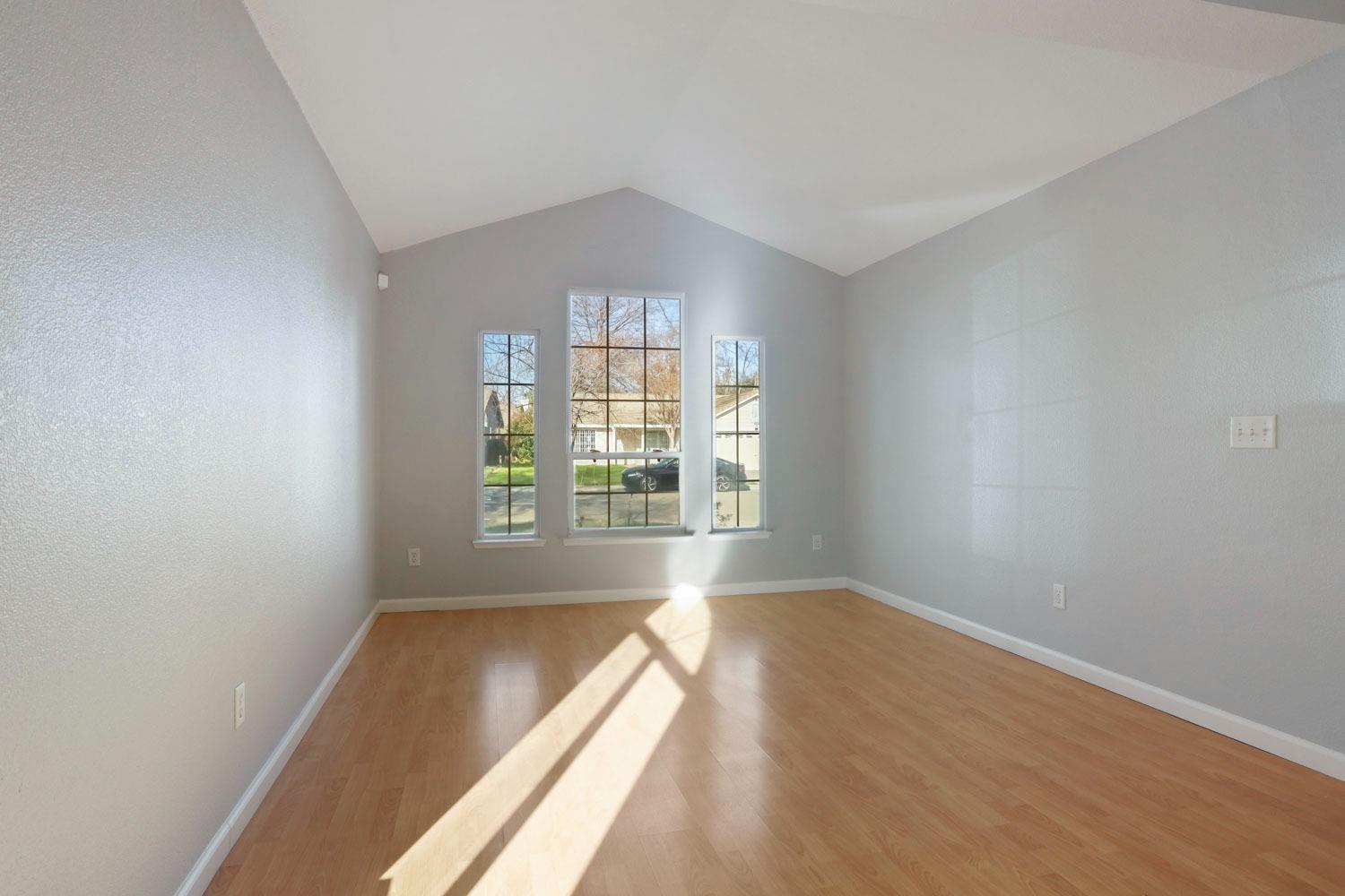 Detail Gallery Image 12 of 44 For 5449 Governor Cir, Stockton,  CA 95210 - 4 Beds | 2 Baths