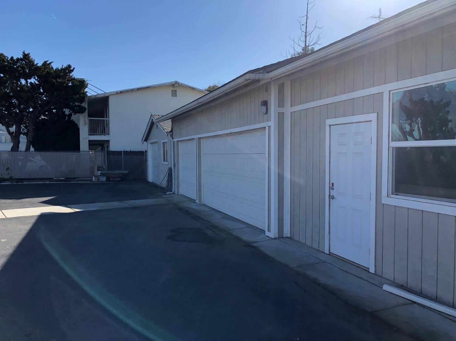 Detail Gallery Image 5 of 11 For 1412 Paradise Ln, Los Banos,  CA 93635 - – Beds | – Baths