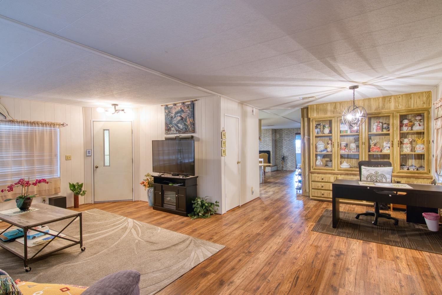 Detail Gallery Image 8 of 24 For 1905 Diamond Head Dr, Modesto,  CA 95355 - 2 Beds | 2 Baths