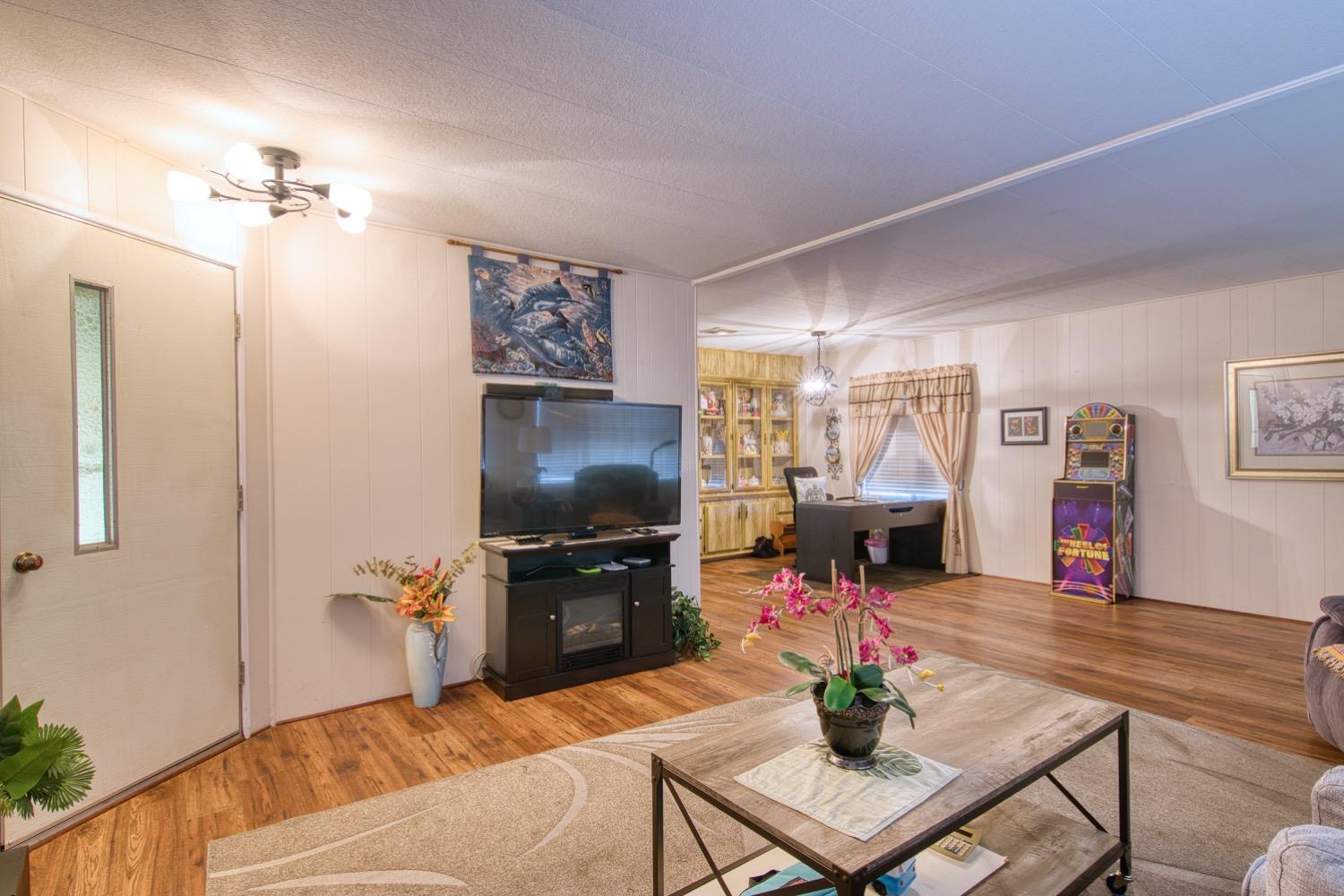 Detail Gallery Image 6 of 24 For 1905 Diamond Head Dr, Modesto,  CA 95355 - 2 Beds | 2 Baths