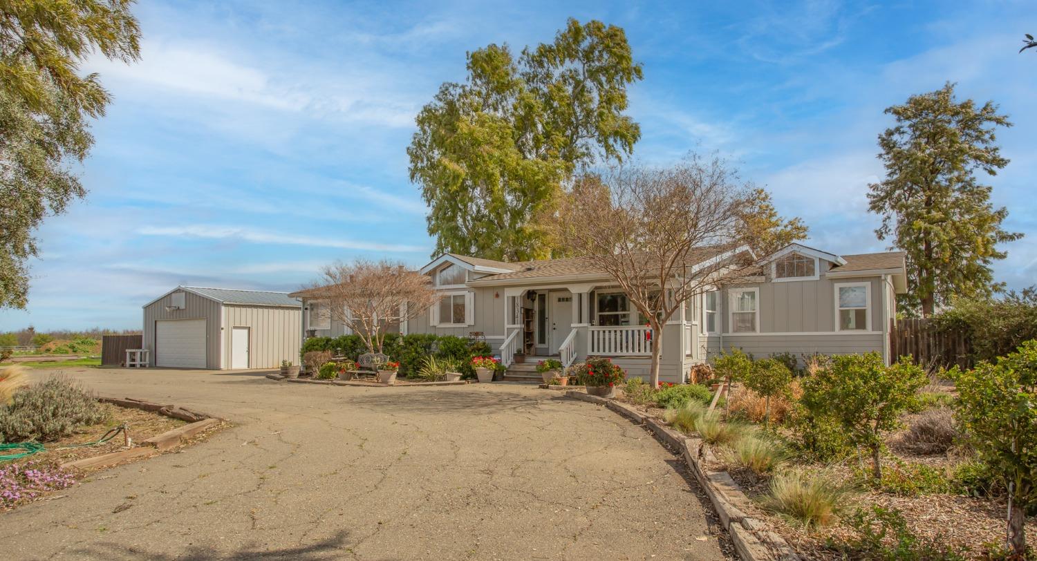 Detail Gallery Image 1 of 46 For 18341 County Road 86, Esparto,  CA 95627 - 4 Beds | 2 Baths