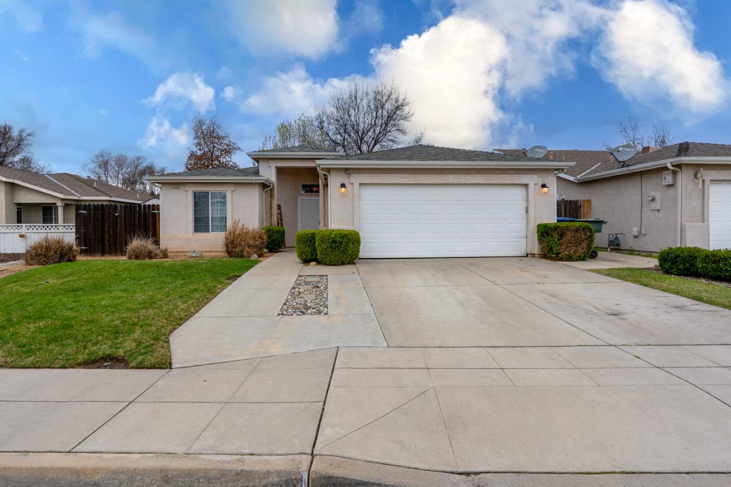 Detail Gallery Image 4 of 41 For 2200 Hanson Ave, Clovis,  CA 93611 - 3 Beds | 2 Baths