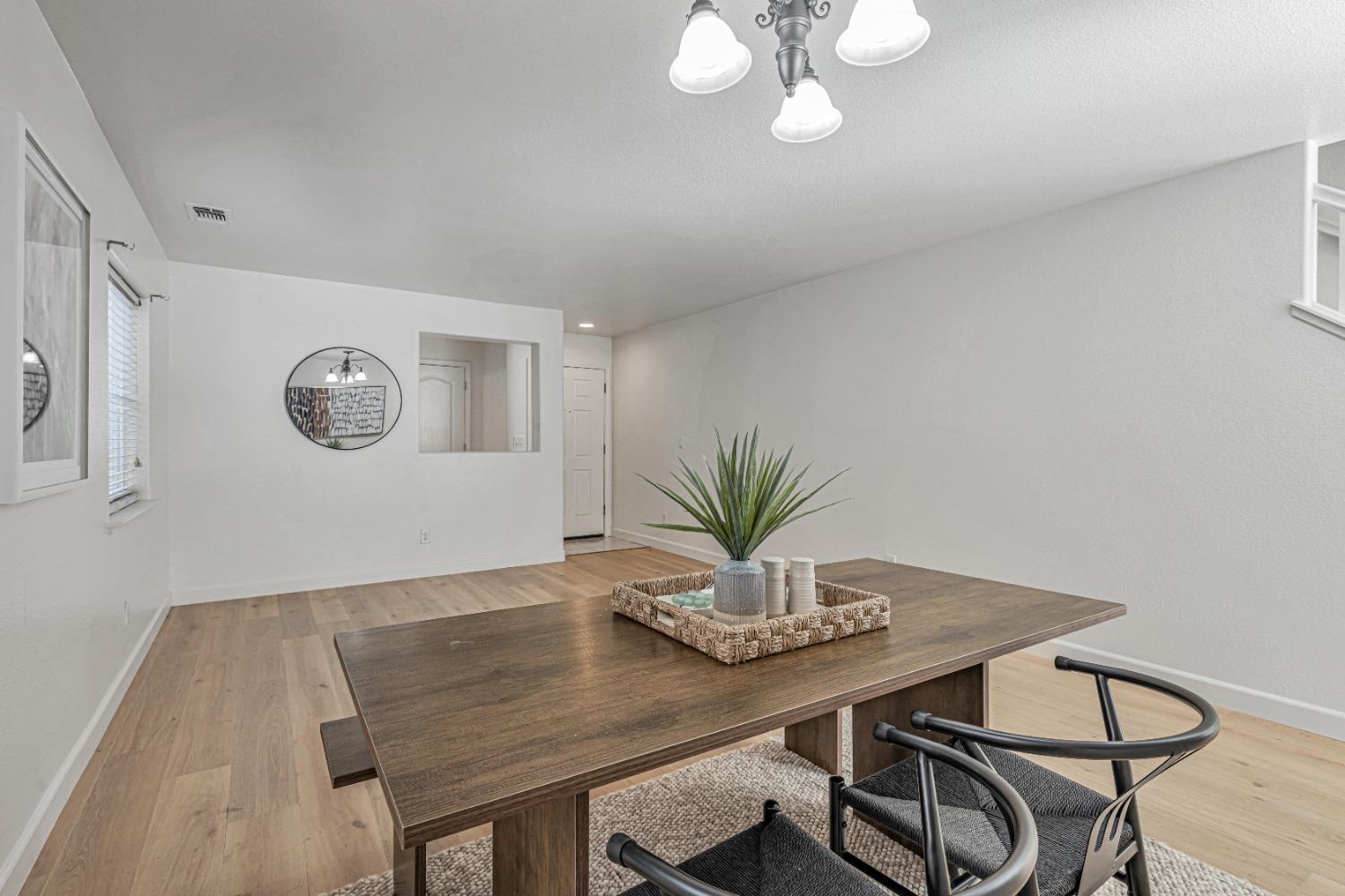 Detail Gallery Image 13 of 57 For 3012 Calla Lily Ln, Stockton,  CA 95209 - 4 Beds | 2/1 Baths