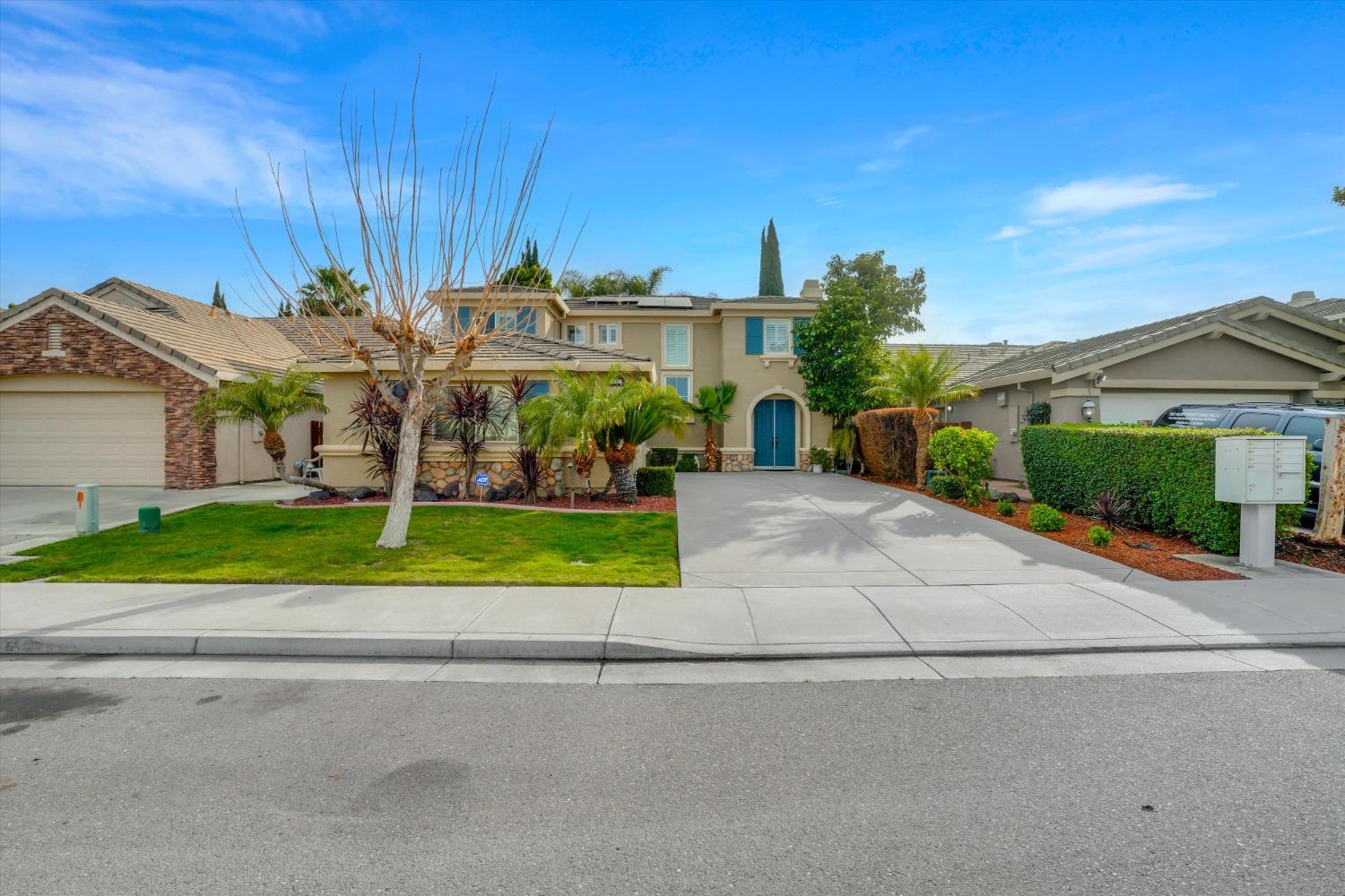 Detail Gallery Image 4 of 38 For 492 Banff Ct, Tracy,  CA 95377 - 5 Beds | 3 Baths