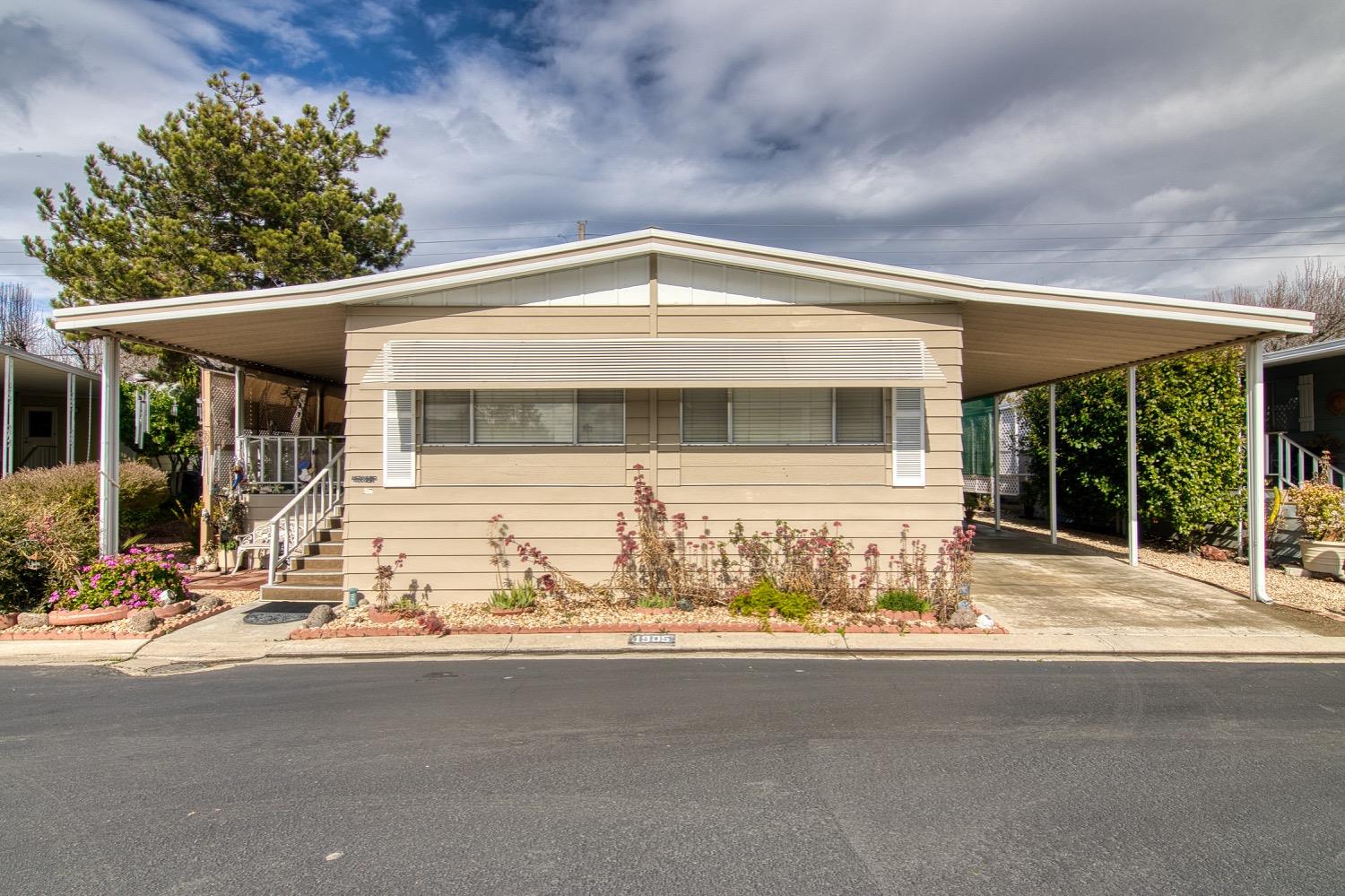 Detail Gallery Image 1 of 24 For 1905 Diamond Head Dr, Modesto,  CA 95355 - 2 Beds | 2 Baths