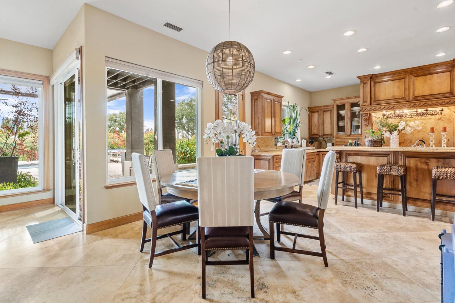 Detail Gallery Image 21 of 87 For 6301 Saint Andrews Dr, Stockton,  CA 95219 - 5 Beds | 5/2 Baths