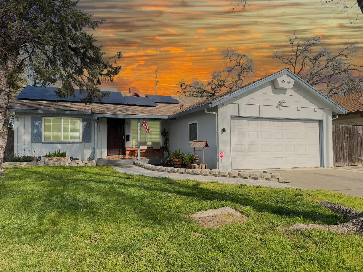 Detail Gallery Image 1 of 22 For 311 W Norwich, Stockton,  CA 95207 - 3 Beds | 1 Baths
