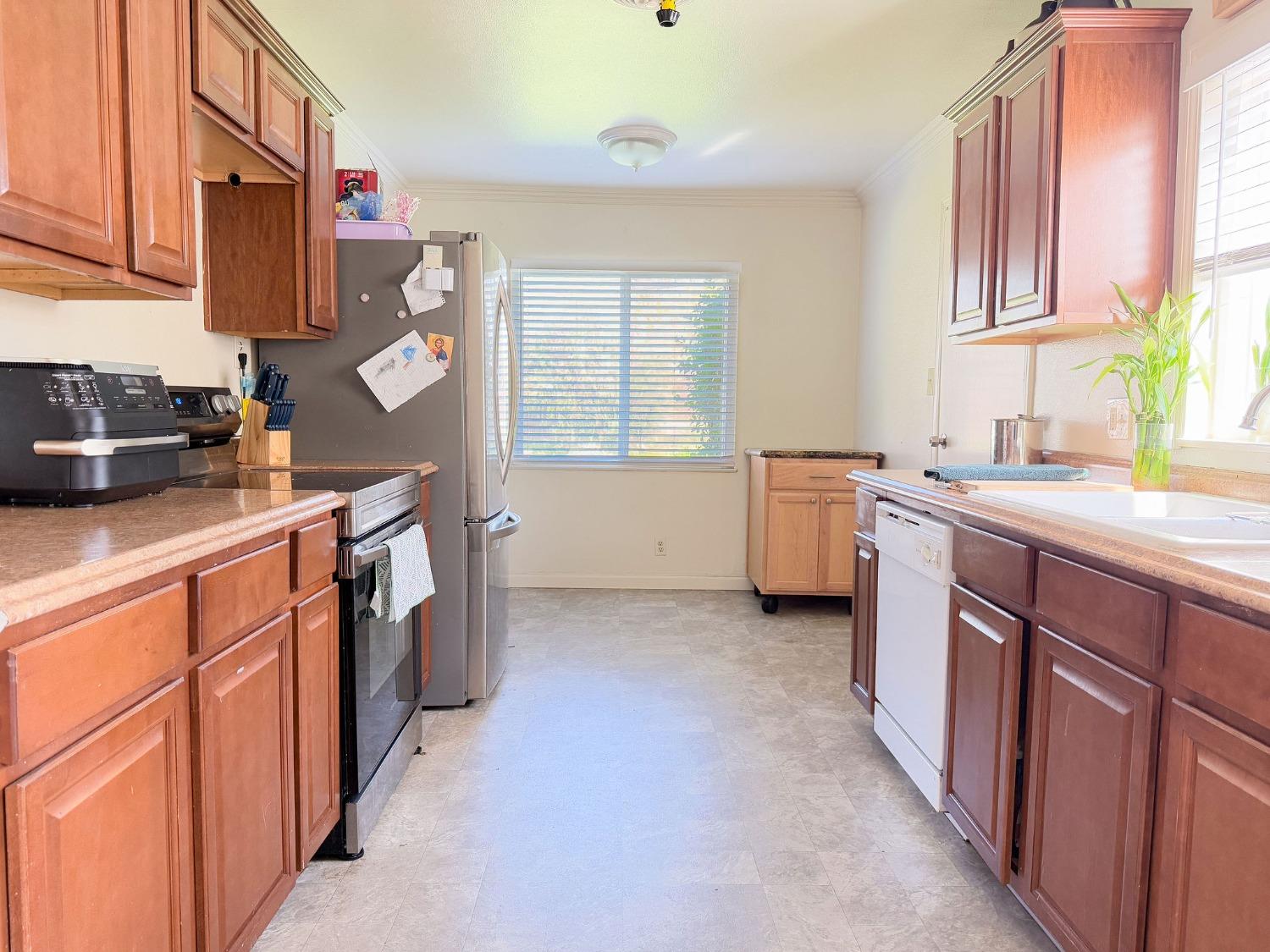 Detail Gallery Image 11 of 22 For 311 W Norwich, Stockton,  CA 95207 - 3 Beds | 1 Baths