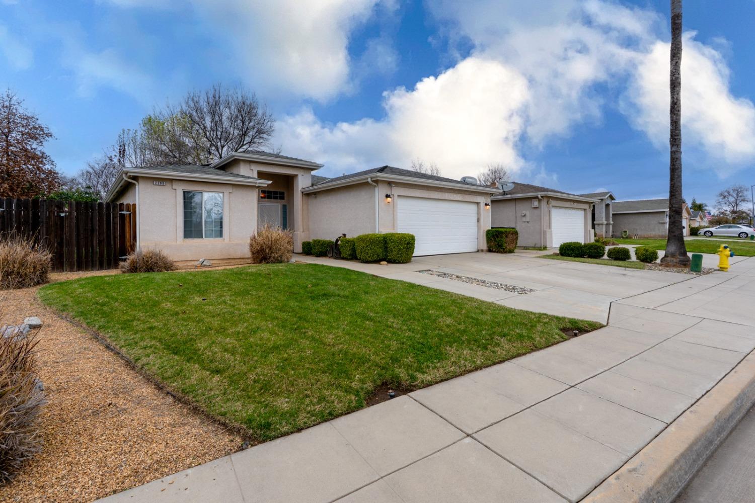 Detail Gallery Image 5 of 41 For 2200 Hanson Ave, Clovis,  CA 93611 - 3 Beds | 2 Baths