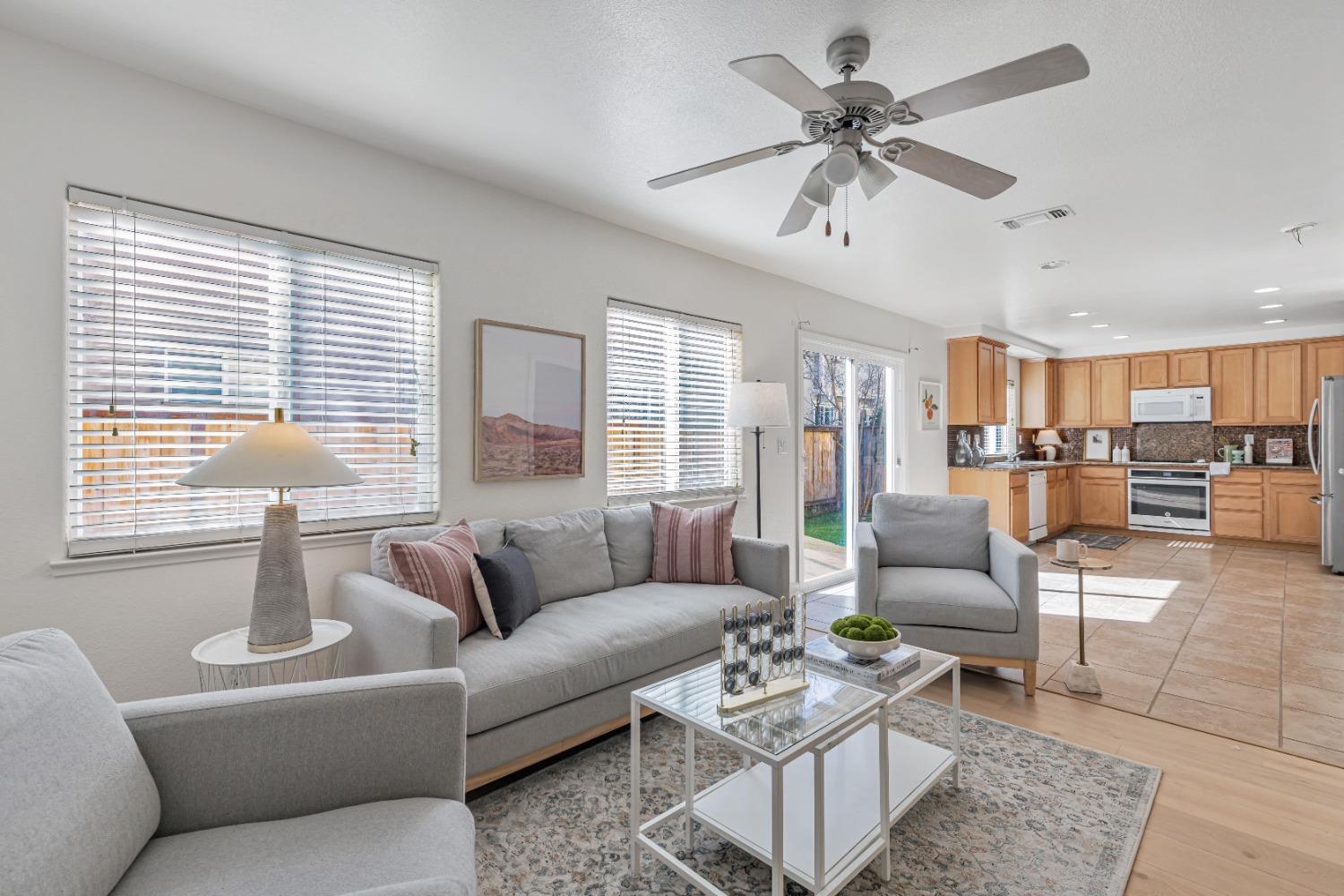 Detail Gallery Image 7 of 57 For 3012 Calla Lily Ln, Stockton,  CA 95209 - 4 Beds | 2/1 Baths