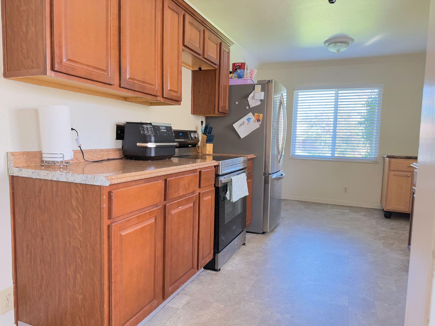 Detail Gallery Image 10 of 22 For 311 W Norwich, Stockton,  CA 95207 - 3 Beds | 1 Baths