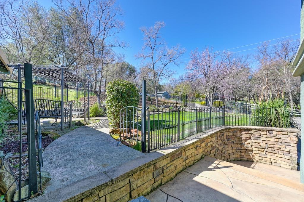 Detail Gallery Image 14 of 96 For 5240 Salmon Falls Rd, Pilot Hill,  CA 95664 - 2 Beds | 2 Baths