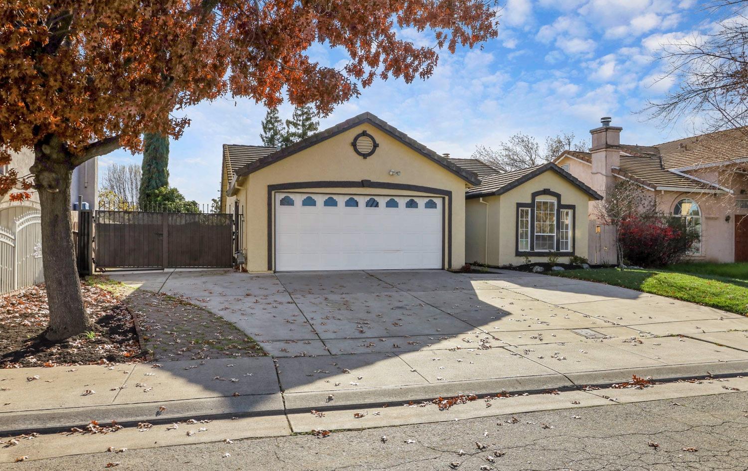 Detail Gallery Image 2 of 44 For 5449 Governor Cir, Stockton,  CA 95210 - 4 Beds | 2 Baths