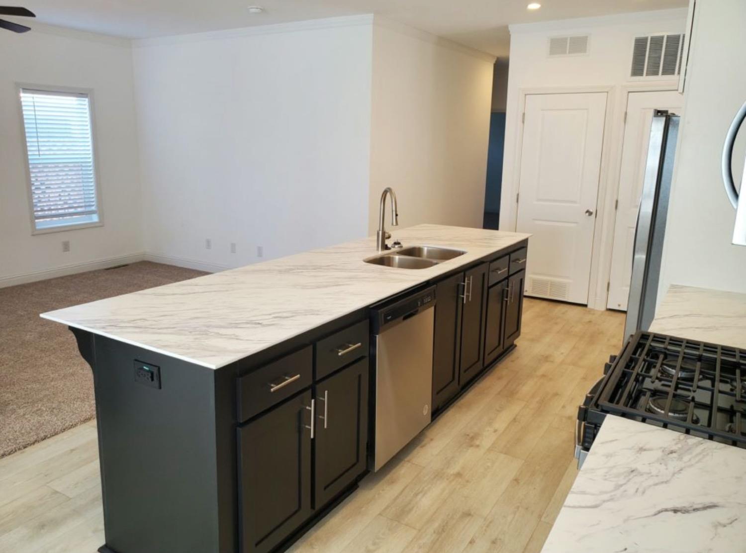 Detail Gallery Image 3 of 5 For 134 Village Cir, Sacramento,  CA 95838 - 3 Beds | 2 Baths