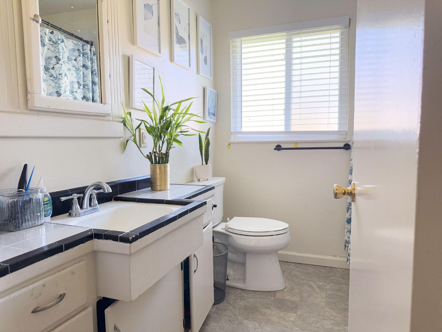 Detail Gallery Image 17 of 22 For 311 W Norwich, Stockton,  CA 95207 - 3 Beds | 1 Baths