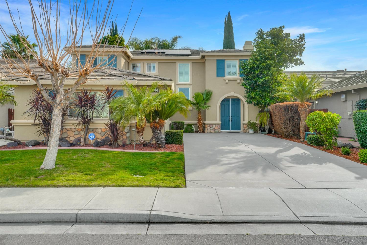 Detail Gallery Image 3 of 38 For 492 Banff Ct, Tracy,  CA 95377 - 5 Beds | 3 Baths