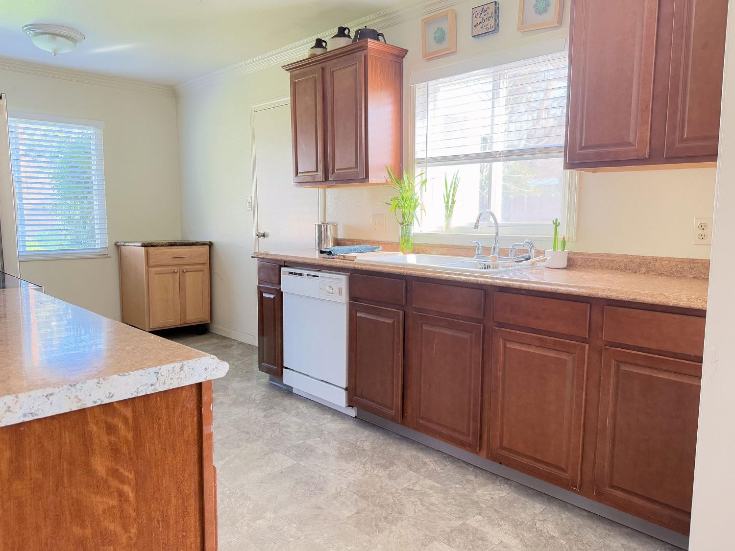 Detail Gallery Image 9 of 22 For 311 W Norwich, Stockton,  CA 95207 - 3 Beds | 1 Baths