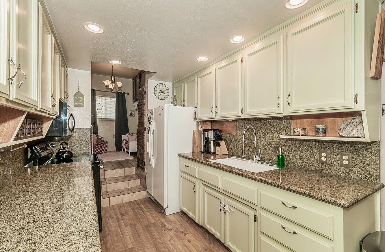 Detail Gallery Image 23 of 60 For 41770 Meadow Ln, Auberry,  CA 93602 - 1 Beds | 1 Baths
