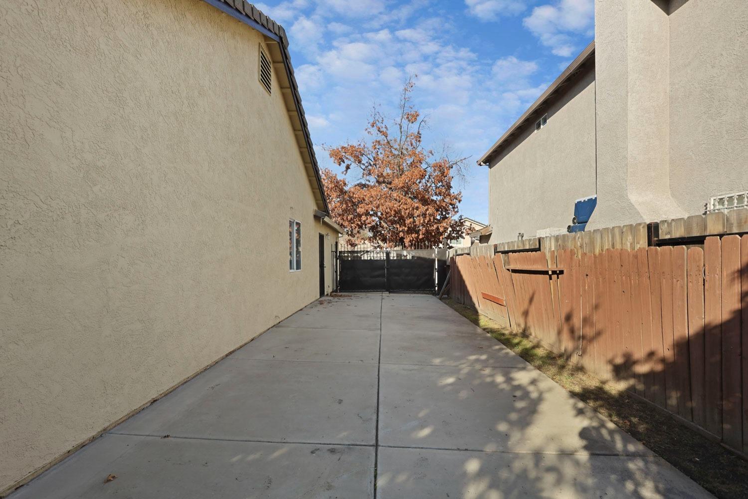 Detail Gallery Image 39 of 44 For 5449 Governor Cir, Stockton,  CA 95210 - 4 Beds | 2 Baths