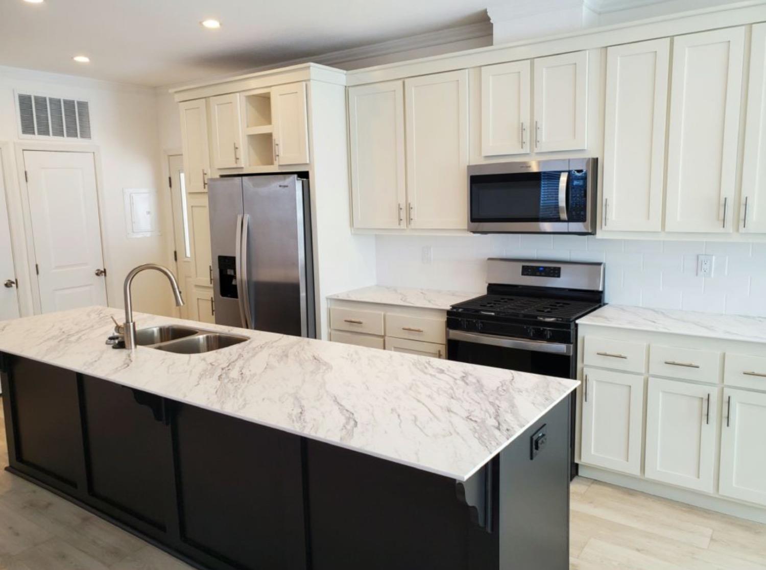 Detail Gallery Image 2 of 5 For 134 Village Cir, Sacramento,  CA 95838 - 3 Beds | 2 Baths
