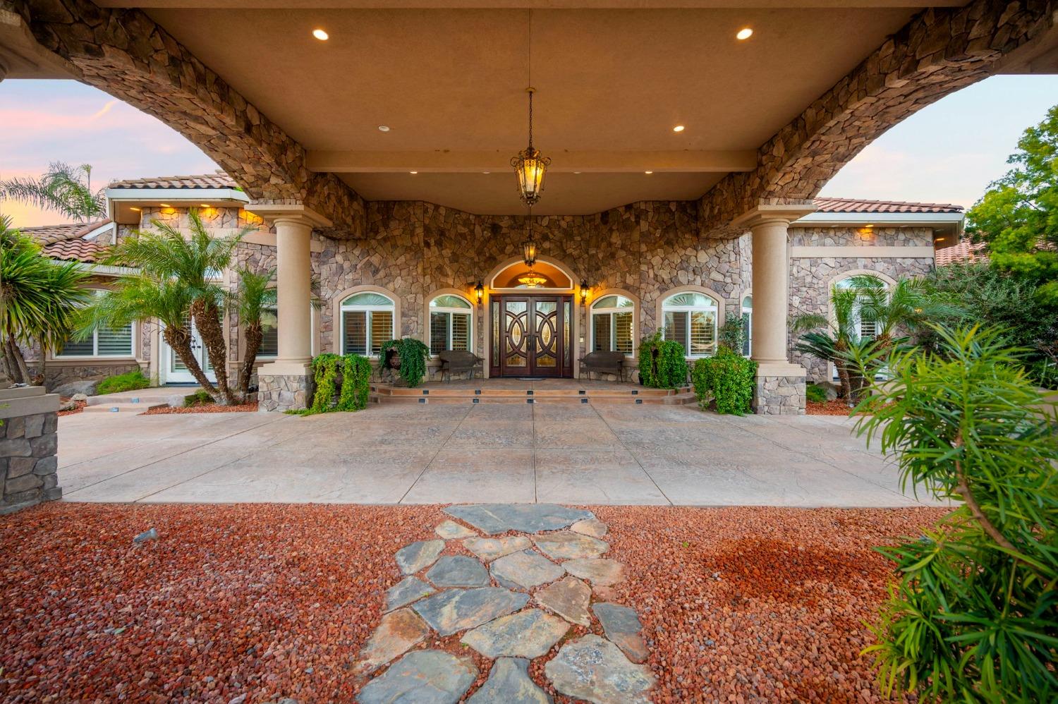 Detail Gallery Image 11 of 76 For 19149 Saint John Rd, Escalon,  CA 95320 - 6 Beds | 6/1 Baths