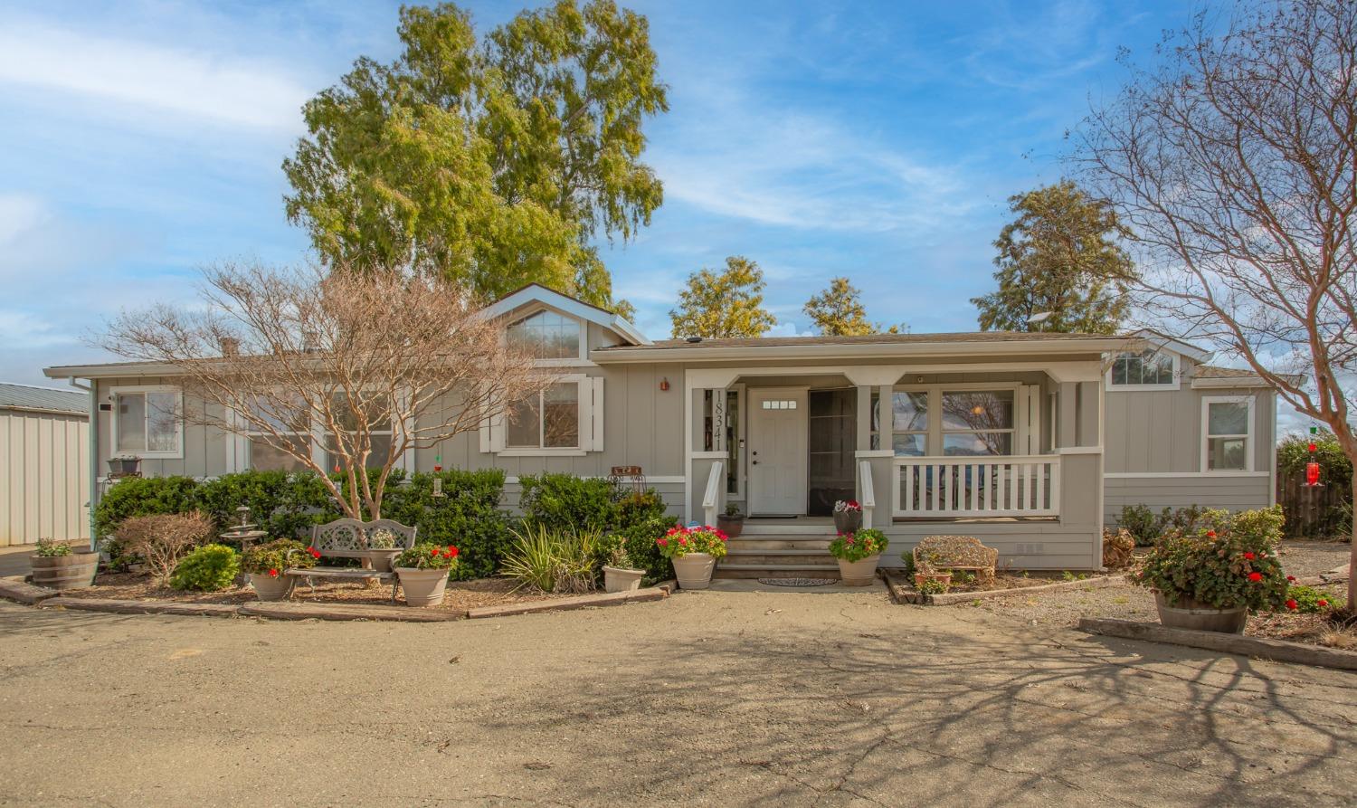 Detail Gallery Image 2 of 46 For 18341 County Road 86, Esparto,  CA 95627 - 4 Beds | 2 Baths
