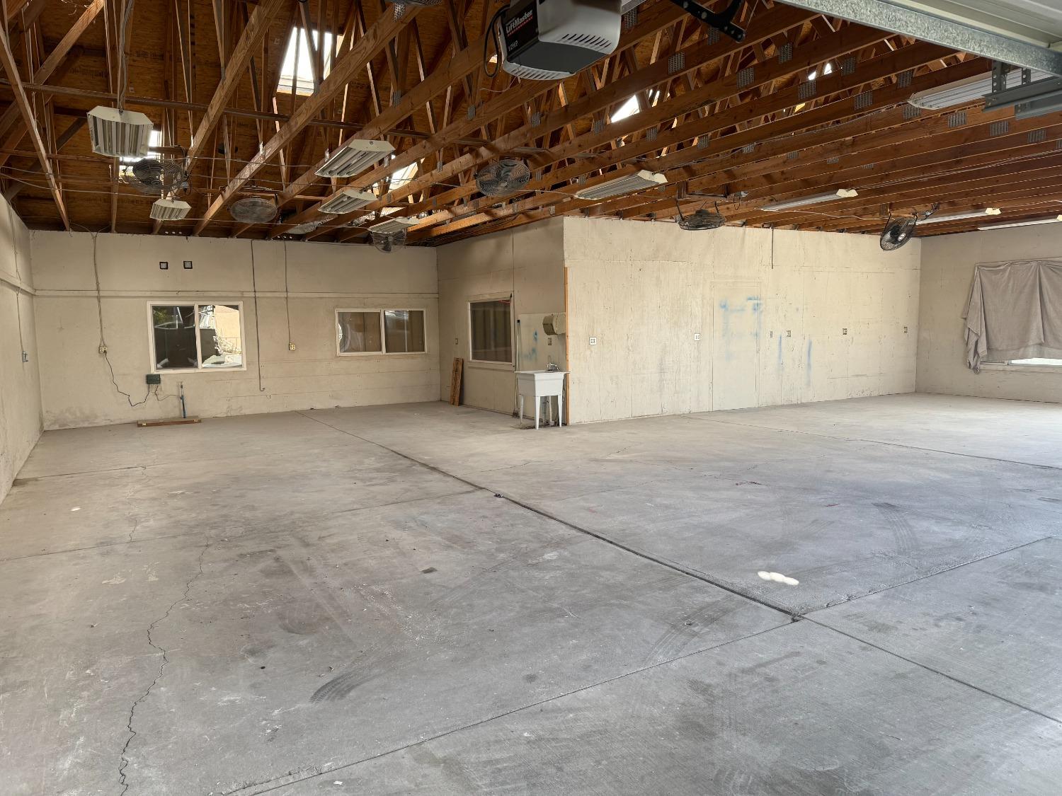 Detail Gallery Image 9 of 11 For 1412 Paradise Ln, Los Banos,  CA 93635 - – Beds | – Baths