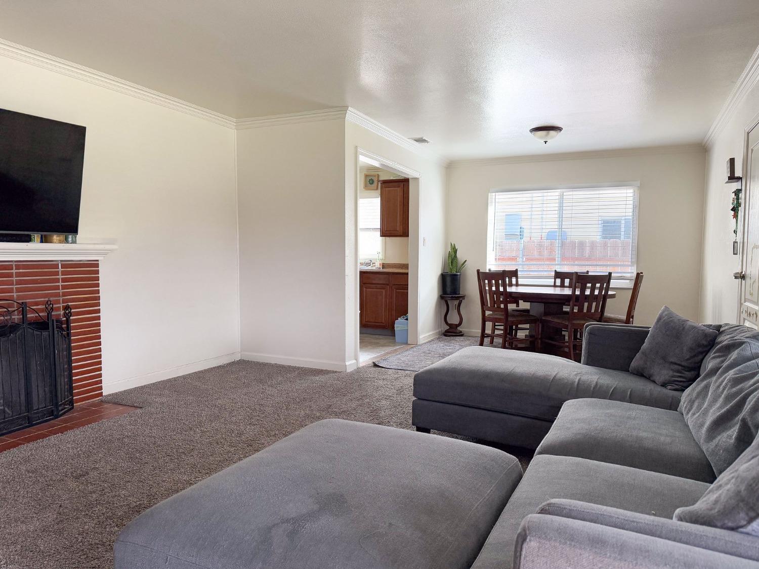 Detail Gallery Image 6 of 22 For 311 W Norwich, Stockton,  CA 95207 - 3 Beds | 1 Baths