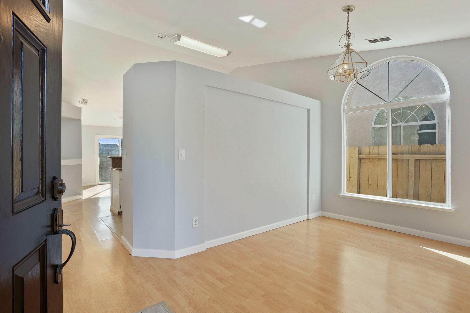 Detail Gallery Image 7 of 44 For 5449 Governor Cir, Stockton,  CA 95210 - 4 Beds | 2 Baths