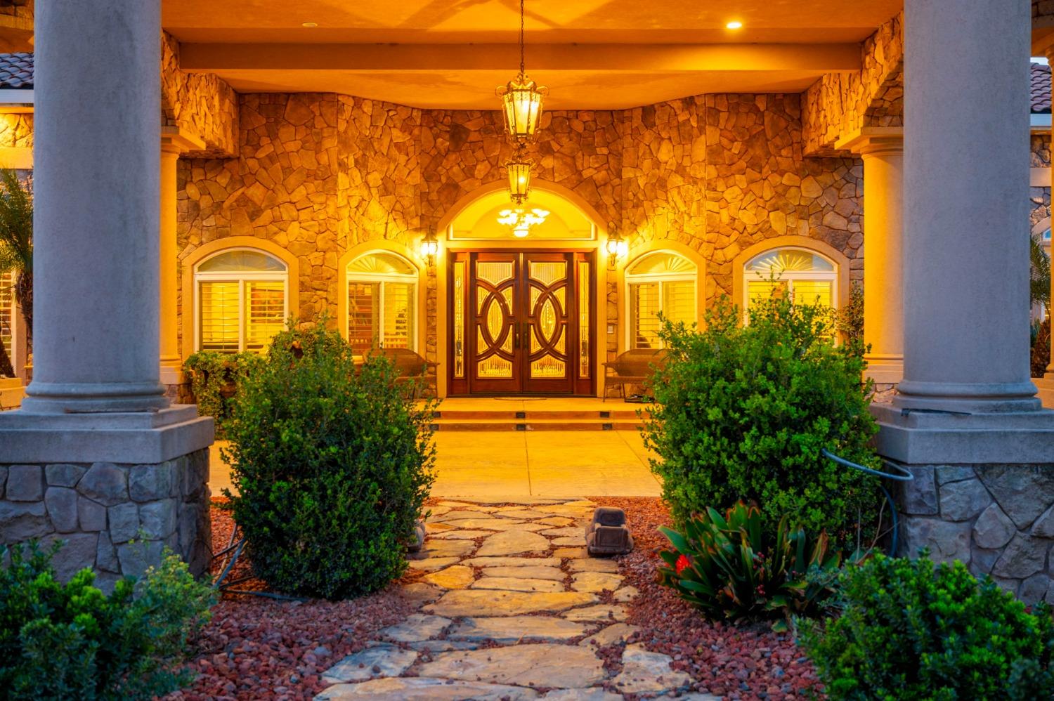 Detail Gallery Image 18 of 76 For 19149 Saint John Rd, Escalon,  CA 95320 - 6 Beds | 6/1 Baths