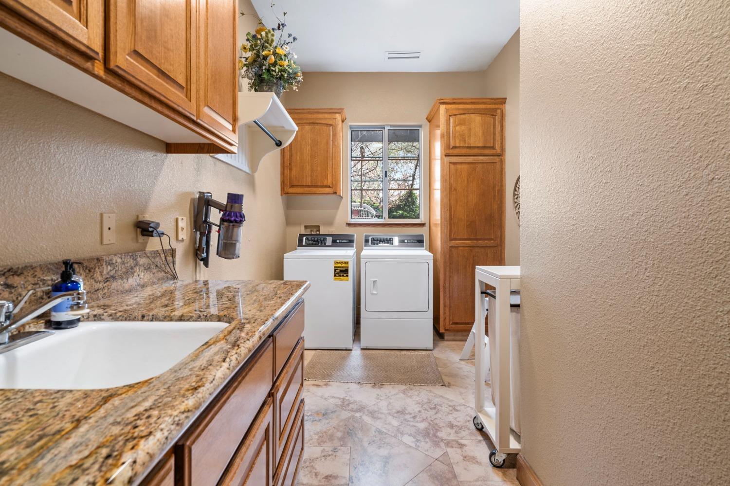 Detail Gallery Image 38 of 87 For 6301 Saint Andrews Dr, Stockton,  CA 95219 - 5 Beds | 5/2 Baths