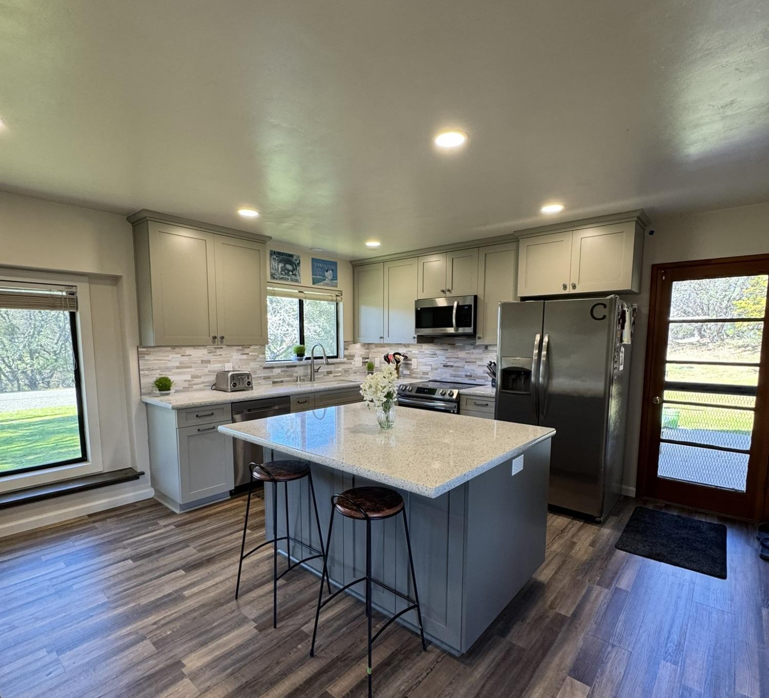 Detail Gallery Image 5 of 59 For 670 Crestview Dr, Diamond Springs,  CA 95619 - 4 Beds | 2 Baths