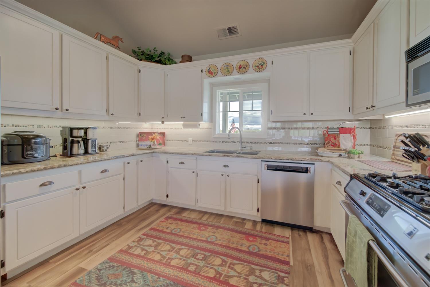 Detail Gallery Image 27 of 50 For 18240 County Road 86, Esparto,  CA 95627 - 3 Beds | 2/1 Baths