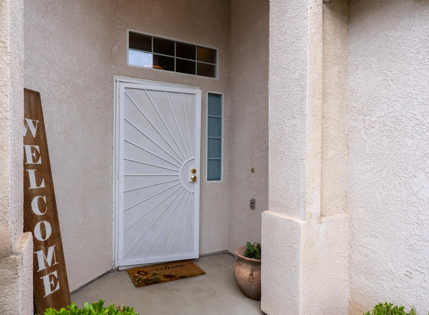 Detail Gallery Image 8 of 41 For 2200 Hanson Ave, Clovis,  CA 93611 - 3 Beds | 2 Baths
