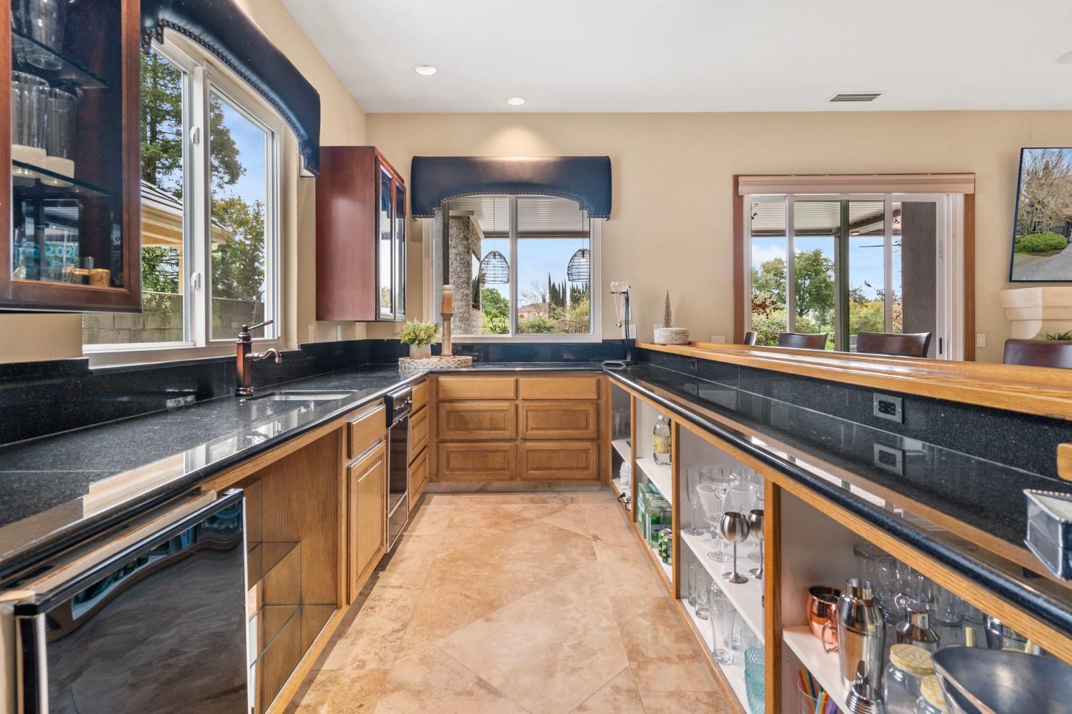 Detail Gallery Image 19 of 87 For 6301 Saint Andrews Dr, Stockton,  CA 95219 - 5 Beds | 5/2 Baths