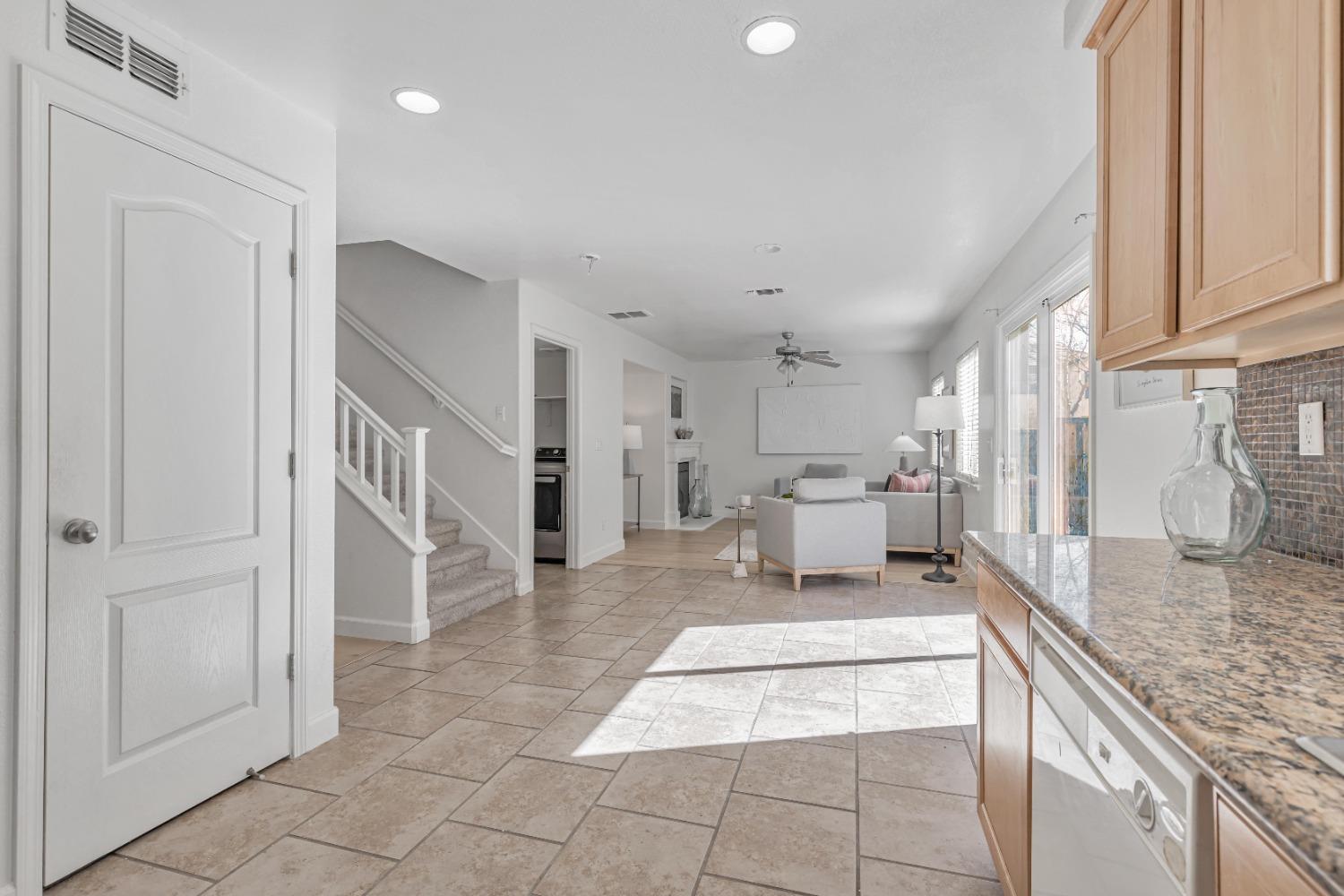Detail Gallery Image 11 of 57 For 3012 Calla Lily Ln, Stockton,  CA 95209 - 4 Beds | 2/1 Baths