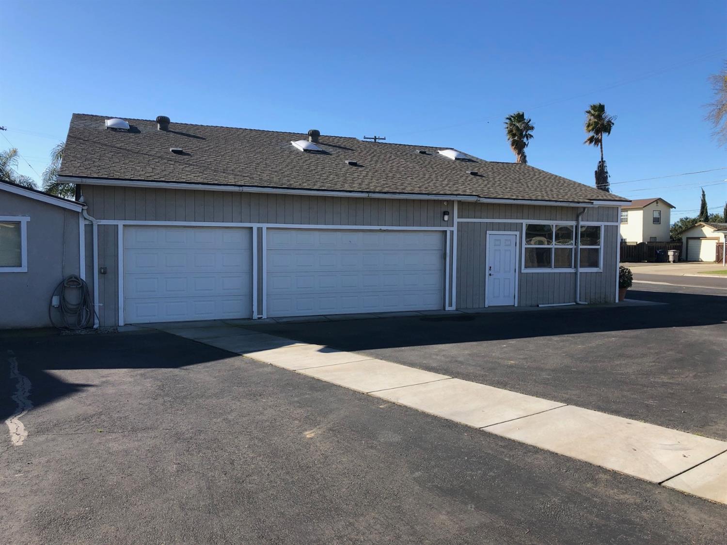 Detail Gallery Image 6 of 11 For 1412 Paradise Ln, Los Banos,  CA 93635 - – Beds | – Baths