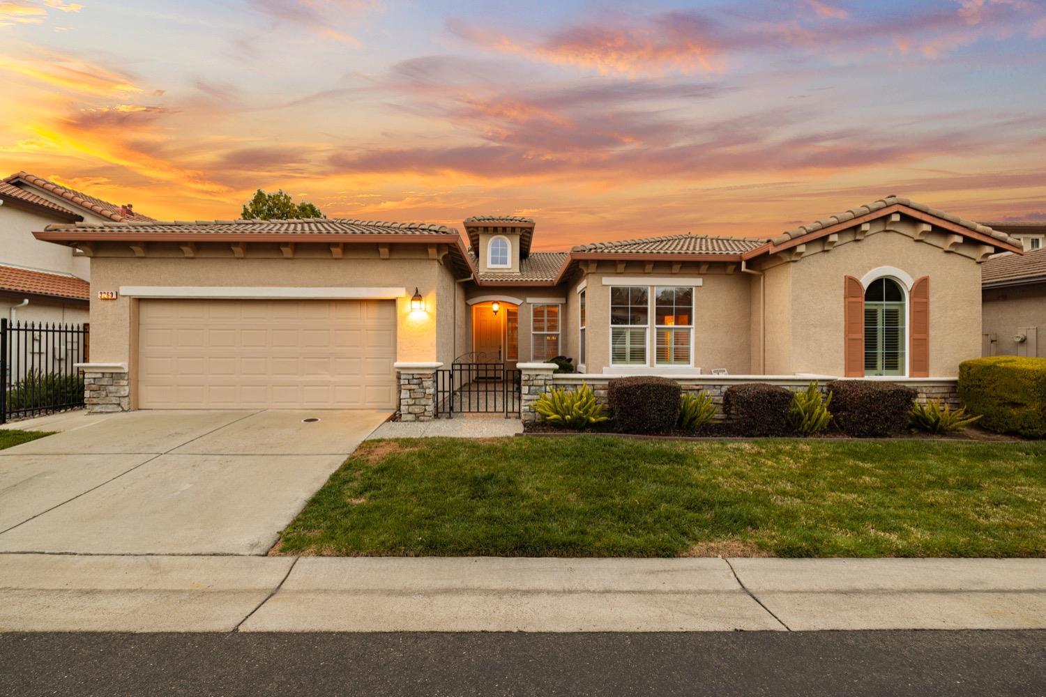 Detail Gallery Image 1 of 1 For 3263 Kestral Way, Sacramento,  CA 95833 - 3 Beds | 2/1 Baths