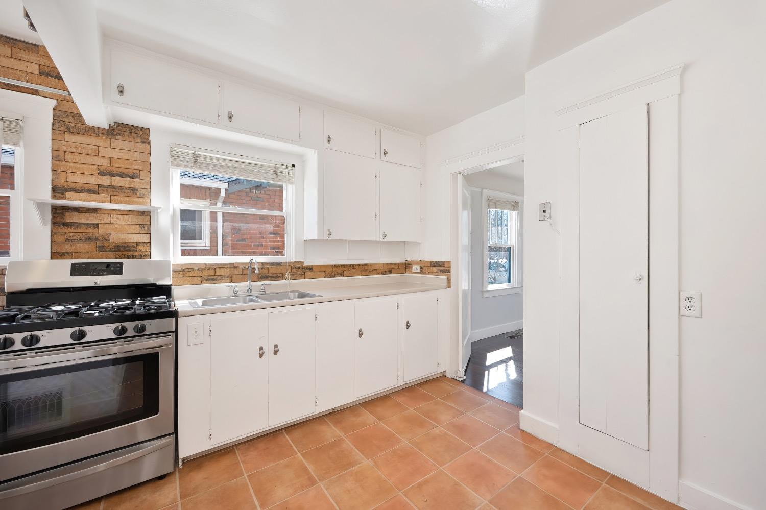 Burnett Way, Sacramento, CA, 95818-2437