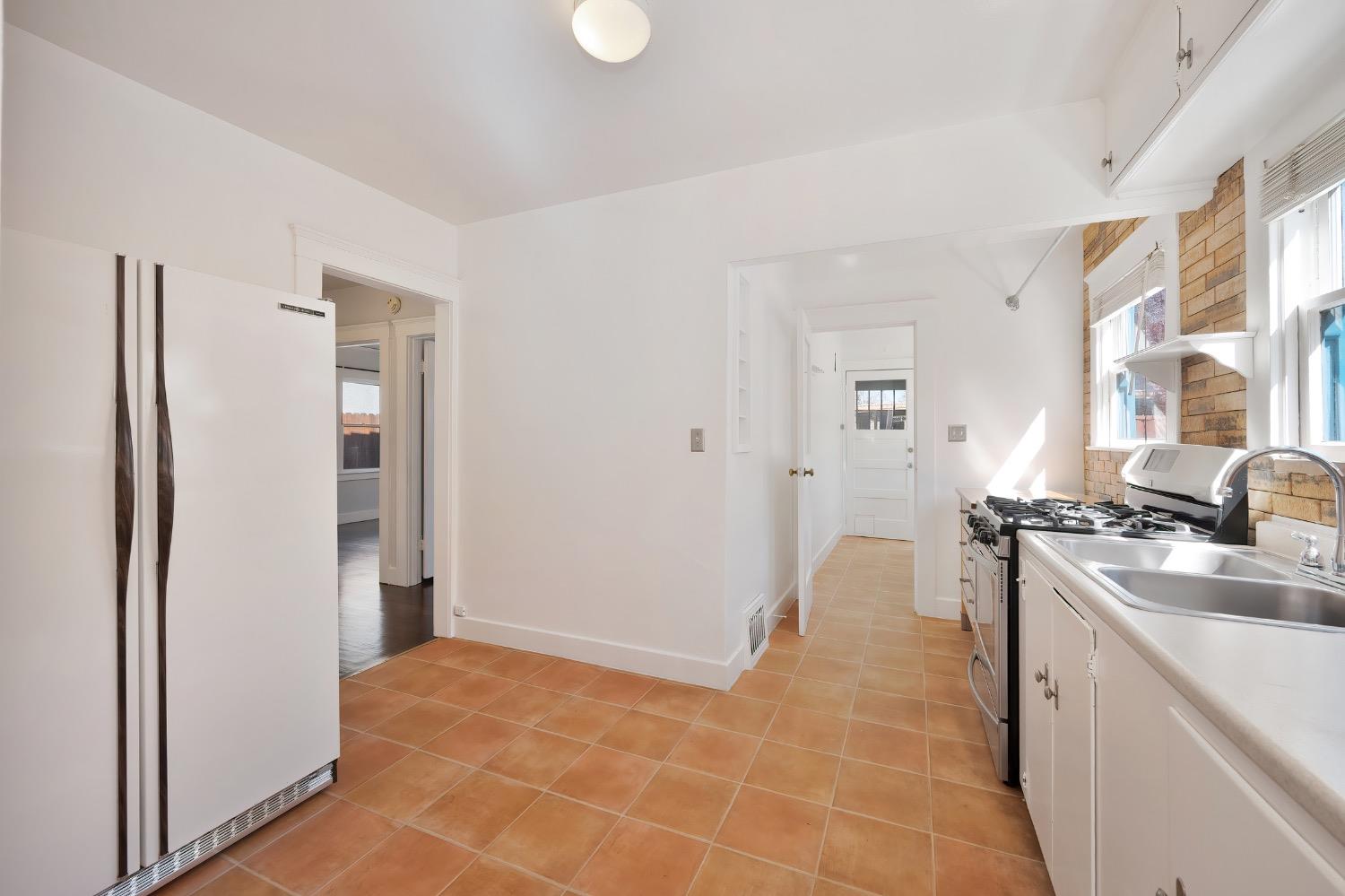 Burnett Way, Sacramento, CA, 95818-2437