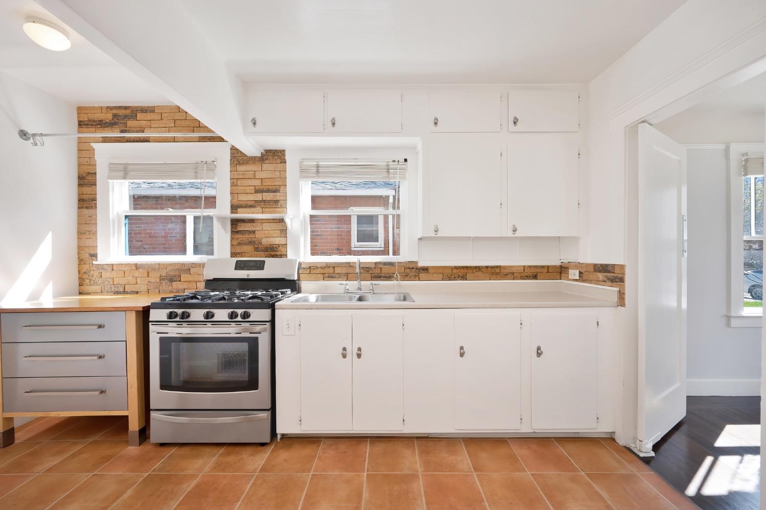 Burnett Way, Sacramento, CA, 95818-2437