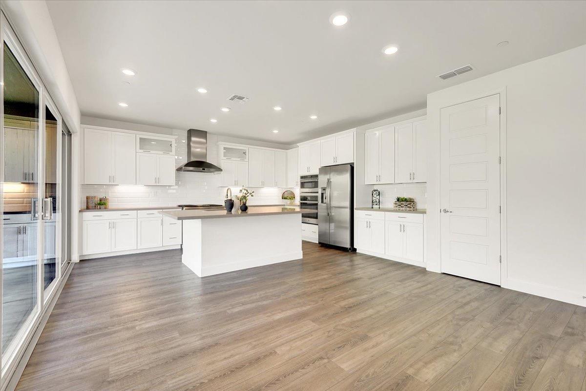 Laceneck, El Dorado Hills, California image 5