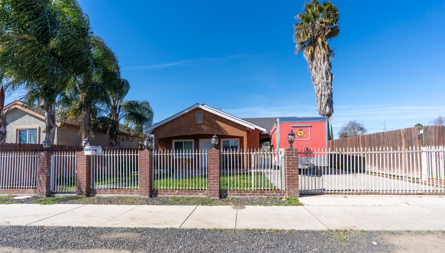 Detail Gallery Image 6 of 55 For 509 Kerr Ave, Modesto,  CA 95354 - 3 Beds | 2/1 Baths
