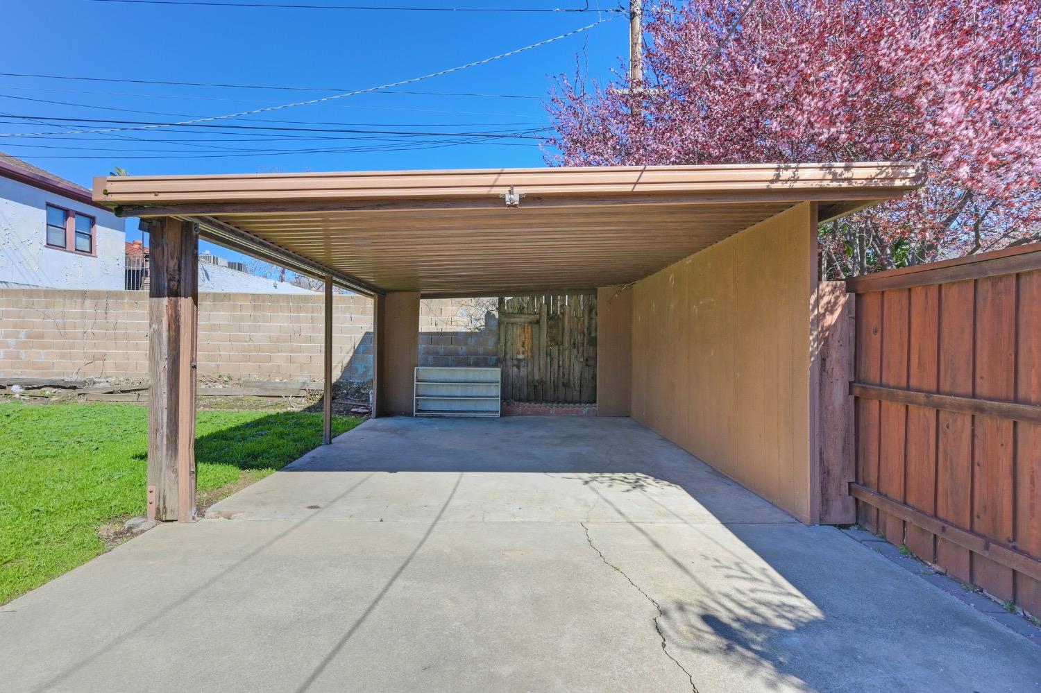Burnett Way, Sacramento, CA, 95818-2437