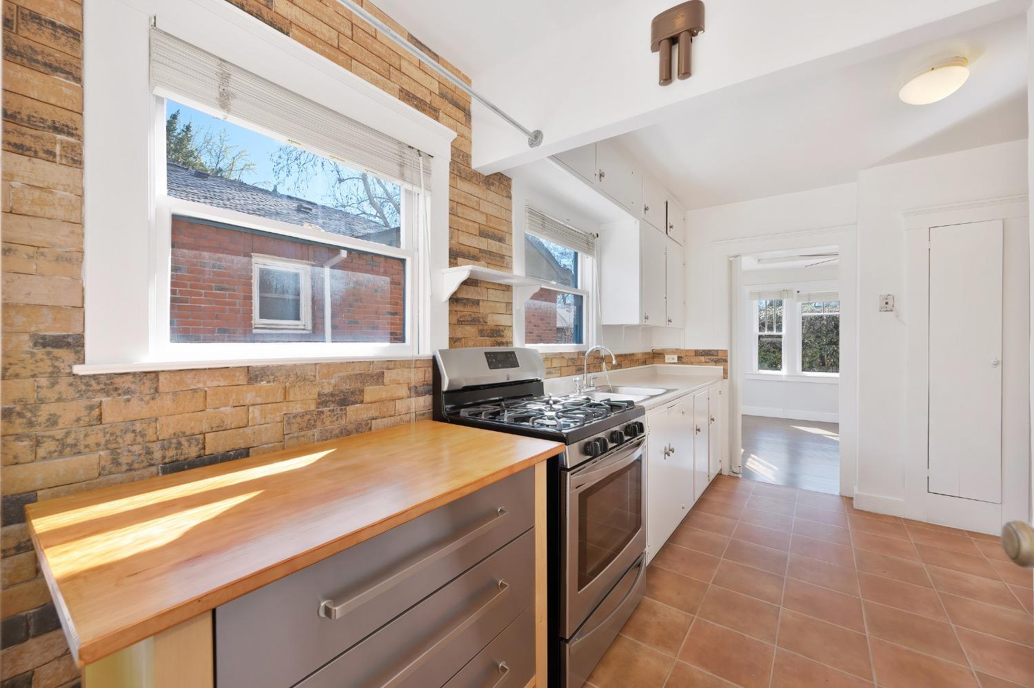 Burnett Way, Sacramento, CA, 95818-2437