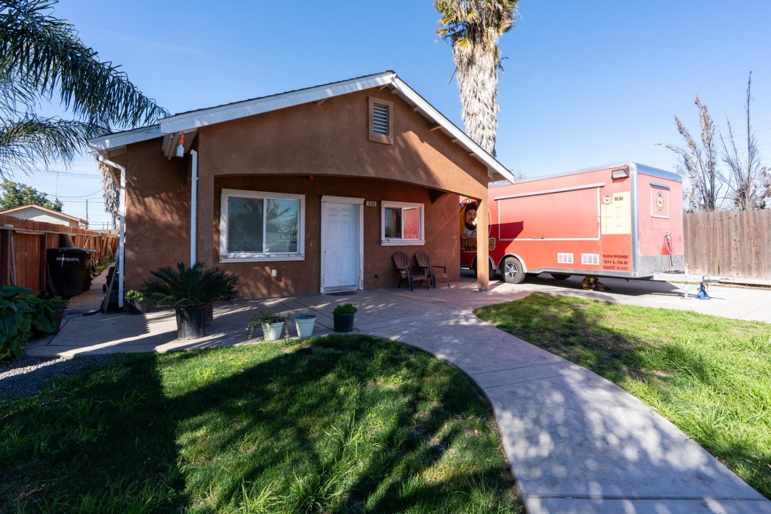 Detail Gallery Image 3 of 55 For 509 Kerr Ave, Modesto,  CA 95354 - 3 Beds | 2/1 Baths