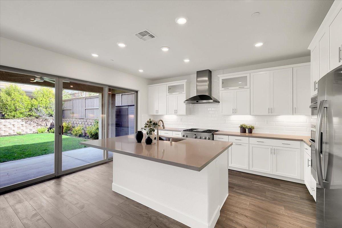 Laceneck, El Dorado Hills, California image 12