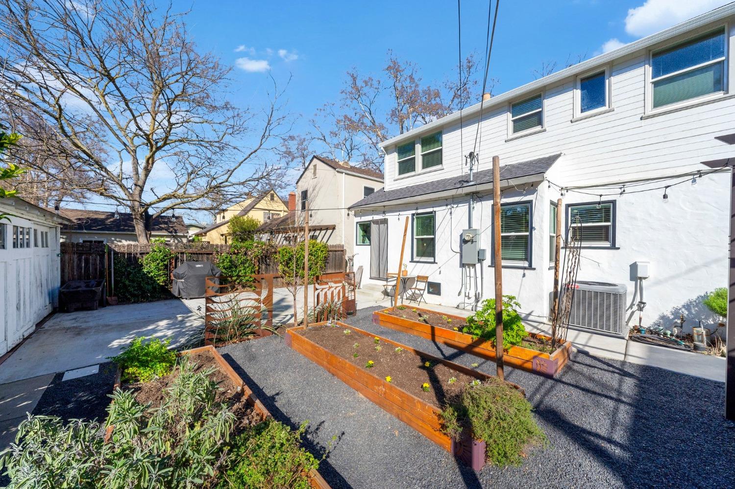 Highland Avenue, Sacramento, CA, 95818-3518